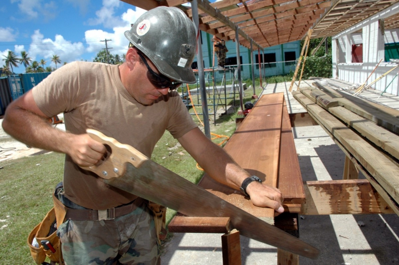 charpentier-ST JEANNET-min_worker_construction_building_carpenter_male_job_build_helmet-893290